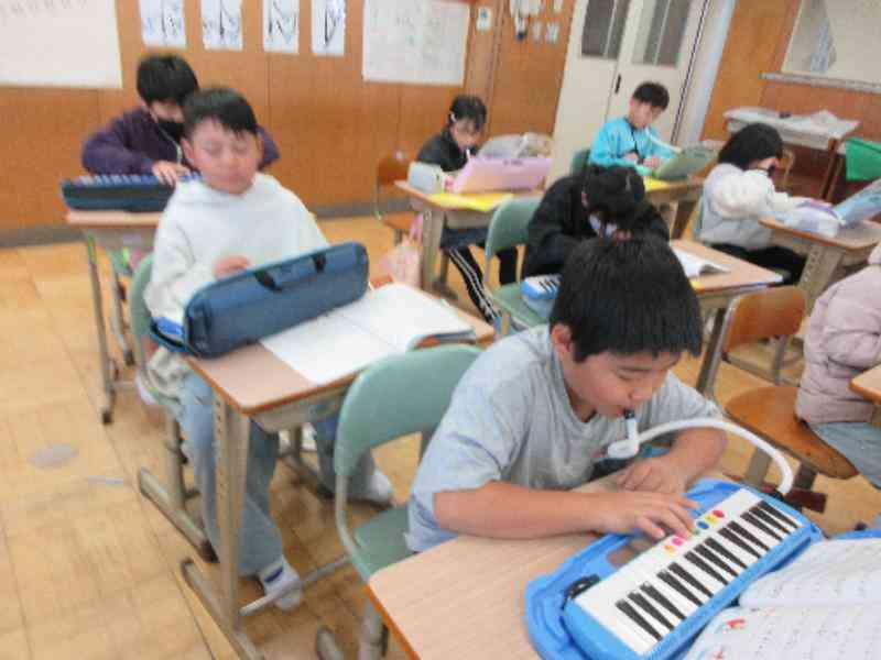 9a0b85d4-6b26-4015-b67b-49f235e4c3d7